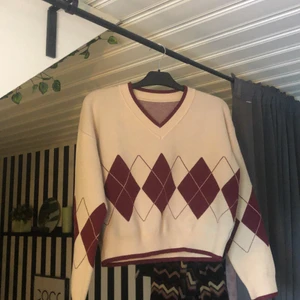 Tröja - Jätte fin tröja, köpte den här på Plick men den var alldeles för liten :( frakten är gratis 