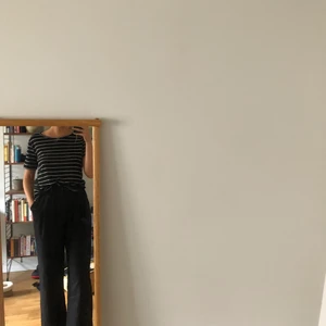 Randig t-shirt  - Mjuk och bekväm randig t-shirt köpt på Monki. Plagget är i storlek S.