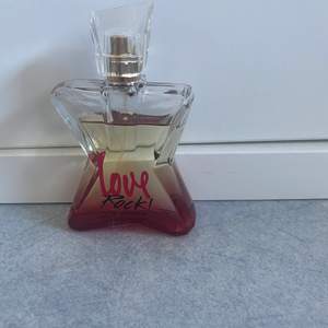 Shakiras parfym i doften Love Rock. 80ml