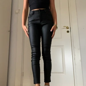 Svarta skin byxor - Ett par svarta skin byxor ( fejk skin )🫐💞