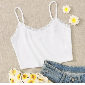 Linne - Lägger upp igen pga oseriösa köpare. Säljer mitt fina ribbade linne från shein, säljer då den bara ligger I garderoben då jag har många liknande linnen. Justerbara band, inte genomskinlig. Endast använd vid 3 tillfällen så nästan som ny. Är många intresserad blir det budgivning