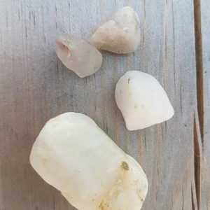 Kristaller  - 💖 Mjölk kvarts sett hittade på Ångermanland super fina 50 kr för alla 💖 