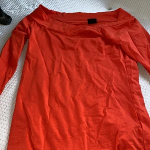 Tröja från Gina  - Ser skrynkligare ut på bilden, Tröja från Gina, storlek XS, pris 110 kr ink frakt 