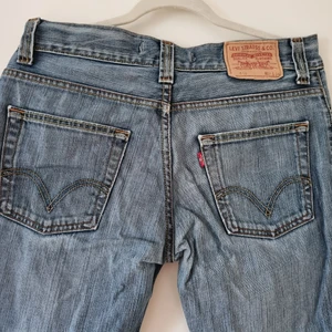 Levis jeans 511 Vintage - Snygga Levis jeans 511 Vintage, stl W34 L34, fint skick, slitna längst ner på benen/fötterna. 