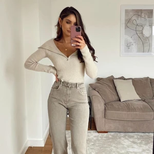 ZARA TRÖJA  - säljer denna fina tröjan från zara. strl L men passar även mig som är S. Helt ny med prislapp 