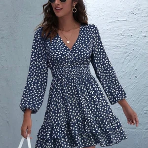 Jätte fin klänning  - Såååå fin klänning från shein som tyvärr är  för stor för mig.  Perfekt till vardag eller som strandklänning 💙