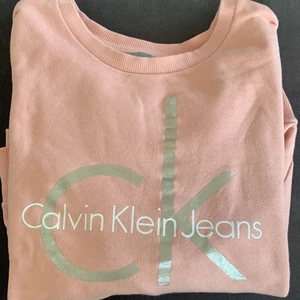Calvin Klein tröja! - säljer denna! den är knappt använd. kontakta mig för fler bilder priset går att diskuteras och frakt tillkommer!