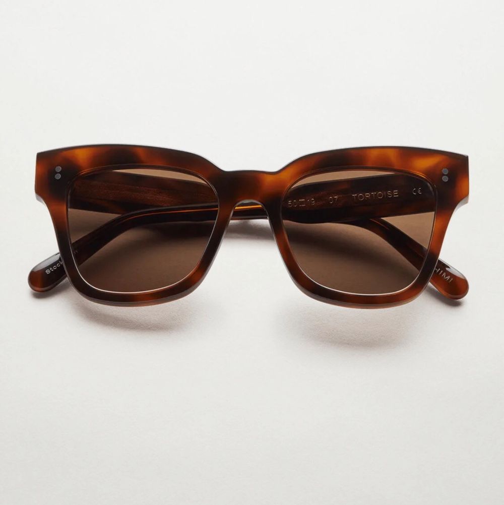 Helt nya Chimi Eyewear glasögon i färgen 07 Tortoise, endast testade! Vid intresse eller frågor är det bara att skicka iväg ett meddelande till mig! Betalning sker via Swish och kom ihåg att du som köpare står för den tillkommande fraktkostnaden🤎⚡️. Accessoarer.