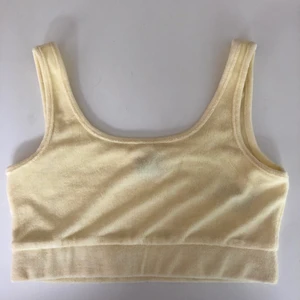 Topp i frotté! - Gullig topp i frotté från Ginatricot!🌼 den är helt oanvänd och så fin!! Storlek S men passar även XS eftersom den är stretchig! Hör av dig vid frågor! Köpt för 129:-