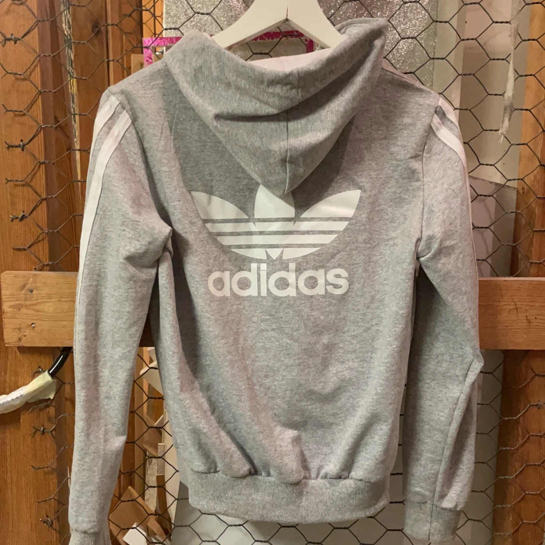 Grå adidas hoodie  - 91