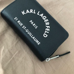 Snygg ny plånbok Karl Lagerfeld  - Helt ny, passade inte mig
