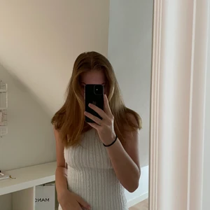 Klänning från zara - Superfin stickad klänning i storlek s. Säljer för 220kr inkl frakt🤍🤍