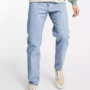 Barrel Jeans från Weekday  |  W29 - L30.                          Står ej för kostnad vid frakt