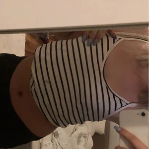 Linne  - Randigt linne vet inte vart den är ifrån köpt för länge sen men bra skick storlek xs 💓