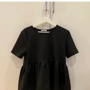 Tröja - Sjukt snygg tröja fårn zara som ej går att köpa längre, aldrig använd.