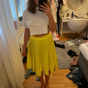 Fin gulklänning  - Gullig klänning i gult! Fint skick!