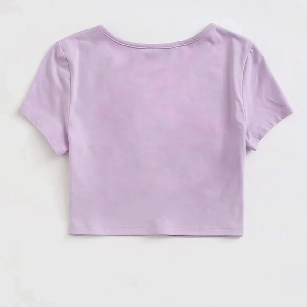 Jättegullig lila tshirt från shein i st XL. Jag skulle säga att den är som S/M. Den är näst intill oanvänd då den tyvärr är lite för liten för mig.             Köparen står för frakten!!! Kan mötas upp i Göteborg.. T-shirts.