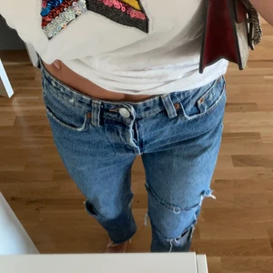 Jeans - Asså snygga jeans från zara strl 36 men små i strl 💗