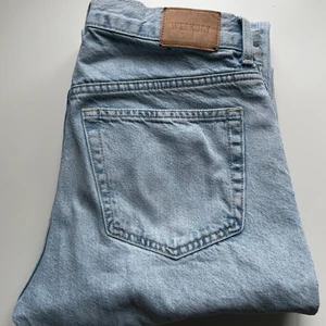Weekday Jeans Space relaxed - Säljer dessa jeans från weekday i modellen Space relaxed. Storlek W28 L30. Säljes då jag inte använder dem längre. Skick 8/10 inga slitage eller sånt utan bara använda. Kom privat för fler bilder eller frågor!