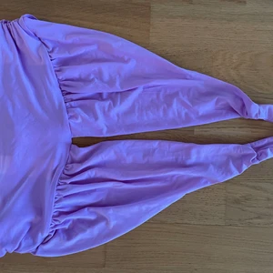 Hm topp - Lilarosa topp från hm i strl M lapparna kvar