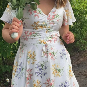 Klänning  - Gör en intresse koll på denna superfina klänning, använd varsamt!