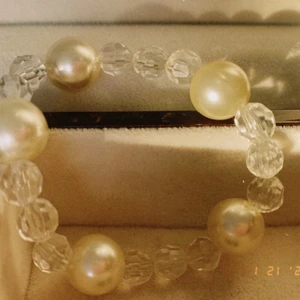 Armband  - Tre olika armband gjort av vintage smycken. Skriv om du har intresse för någon utav dessa