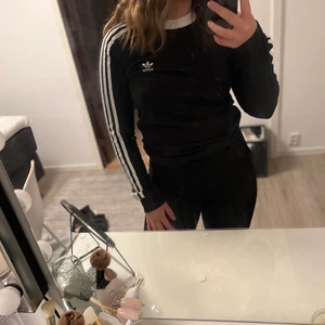 Addidas tröja  - En långärmad addidas tröja som aldrig har kommit till användning. 