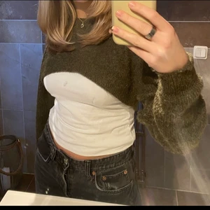 Topp - Säljer denna populära gröna topp från hm för 120+frakt 💕💕 skriv privat