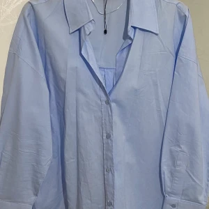 S. oversized - Jätte fin ljusblå poplinskjorta från zara oanvänd 