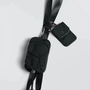 Mobilväska - Aldrig använd. Kan bäras på olika sätt. Prislapp kvar