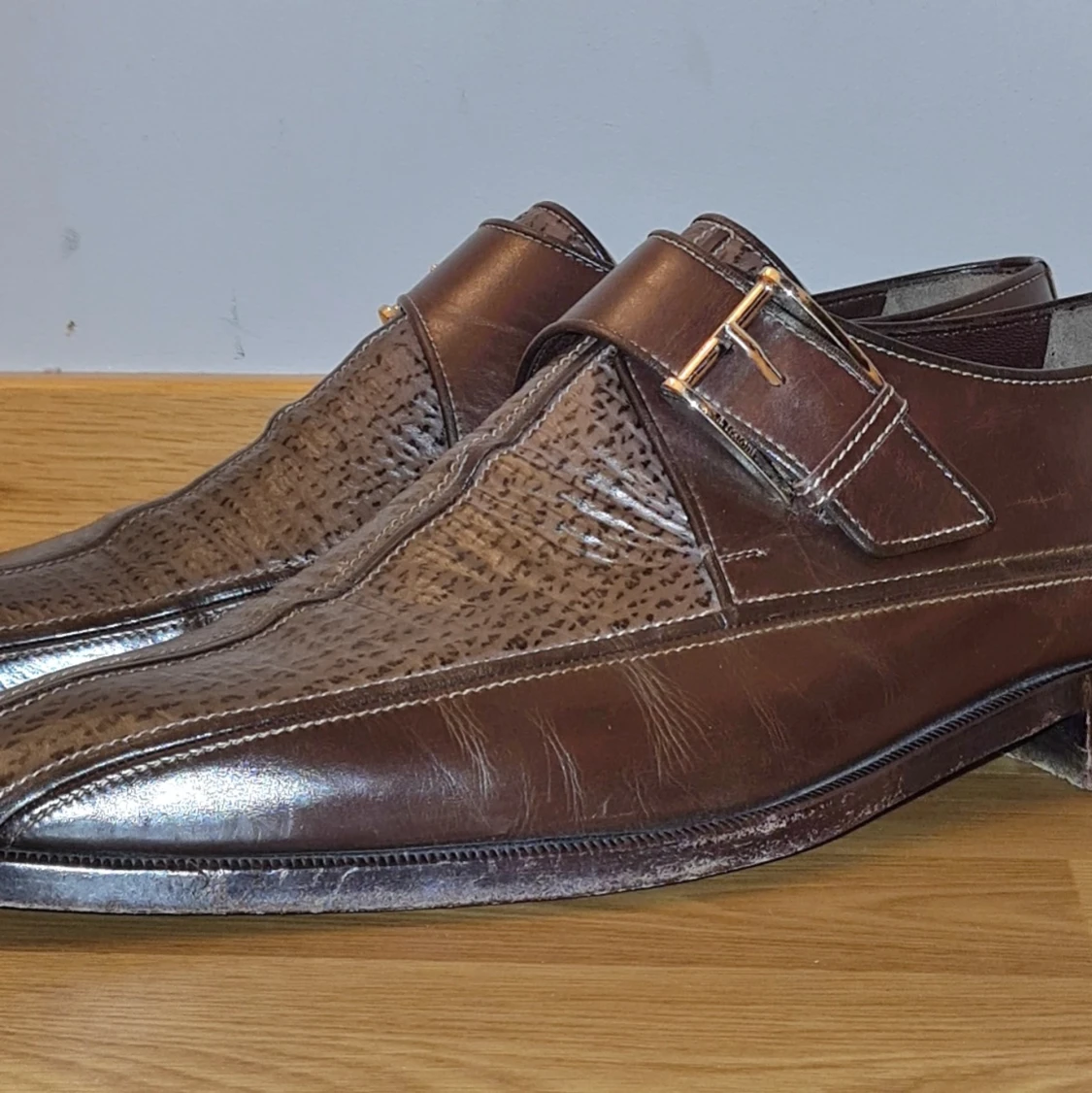 A Testoni Hajskinn Skor