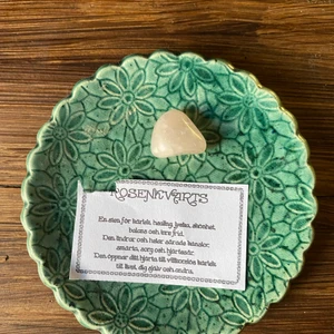 Kristall  - Kristall rosenkvarts  kärlek säger jag bara frakt 15kr 💗 äkta 