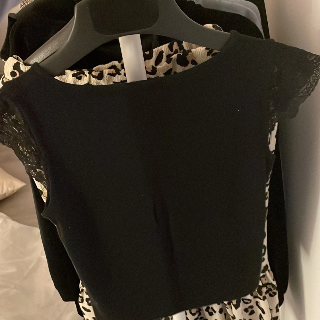 En svar fin tröja  - 90