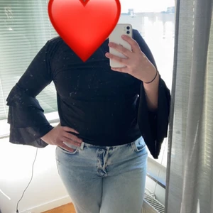 Volang armad svart  - Säljer den för 50+frakt används inte längre ❤️storlek L o den är i bra skick vet inte frakten 