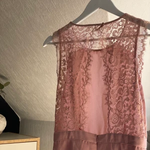 Sommarklänning - En superfin klänning att ha till sommaren och dessutom skolavslutningar ✨💕 frakt tillkommer 