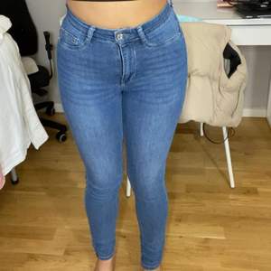 Jeans från Gina storlek S