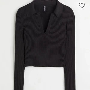 Svart tröja  - Helt ny tröja från H&M, använd en gång! Köptes för 1 vecka sedan.