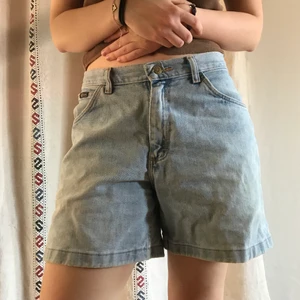 Jeansshorts - Perfekta jeansshorts till sommaren🌟