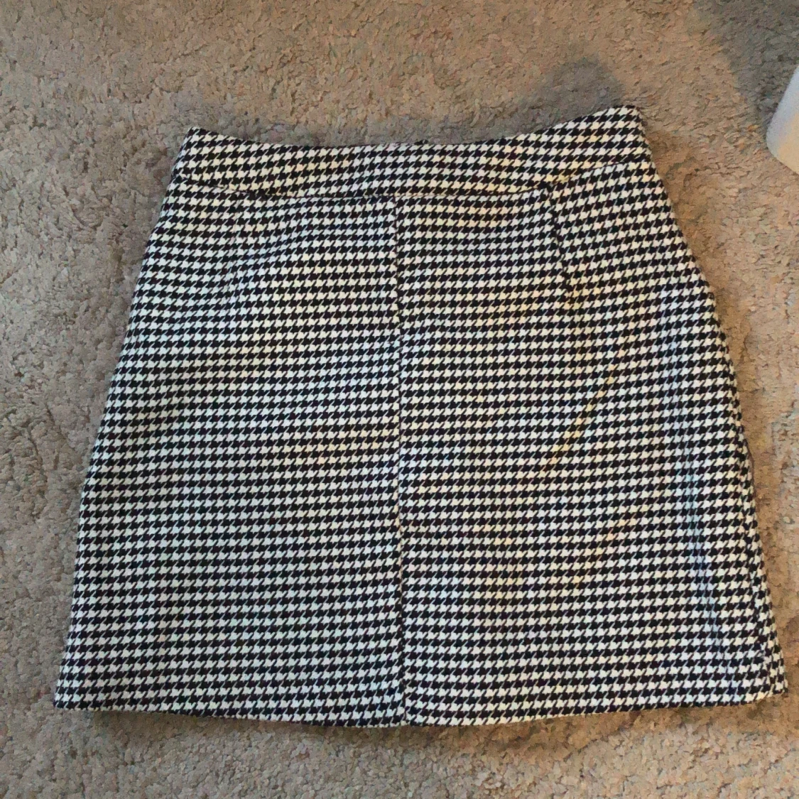 Hundtandsmönstrad kjol från Stradivarius - 90