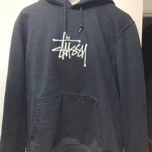 Stussy hoodie  - Stussy hoodie, cond 8/10, tts, pris kan diskuteras