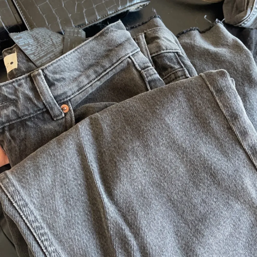 Super snygga jeans i en rak modell från zara, sälja då dem inte passar längre🥰. Jeans & Byxor.