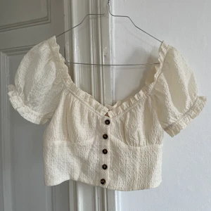 Blus H&M - Somrig blus från H&M som tyvärr aldrig kommit till användning..🤍