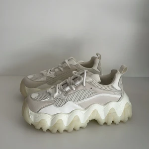 Sneakers  - Endast testade. Storlek 36 