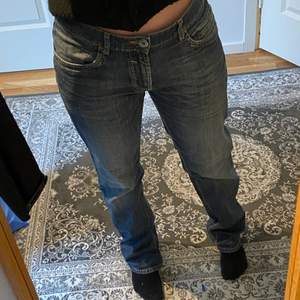 Blue ocean jeans i storlek 32, midjemått 80. Superfint skick köpta på sellpy. Jag är 161 cm. Säljes pga garderobrensning