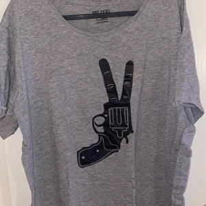 T-shirt - Grå t-shirt från lager 157