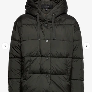 Jacka - Helt oanvänd jacka i orginalförpackning. Glömt skicka tillbaka. Köp för 299 kr + frakt 🤗