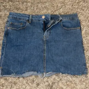 Jeans kjol från zara i strl m men mer s