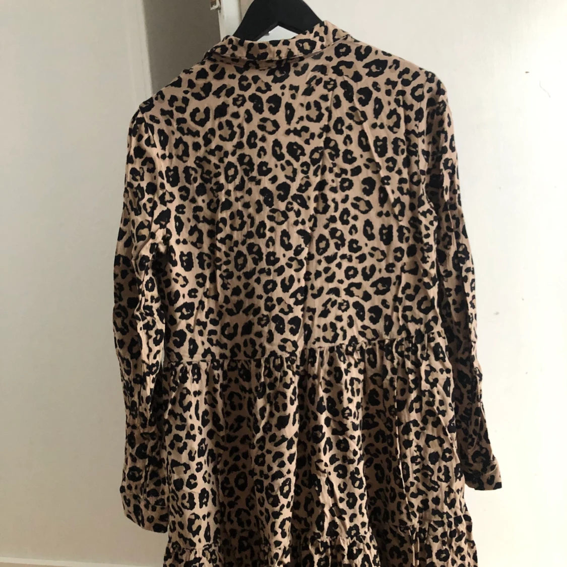 Klänning med leopardmönster - 91