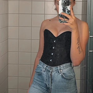 Korsett ifrån Toplady - Korsett från Toplady! Bara testas 1 gång. Storlek: M (34/36) Nypris är 369kr💜