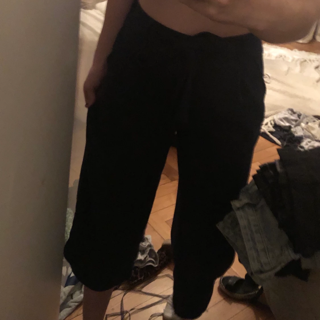 Croppade marinblå kostymbyxor - 90